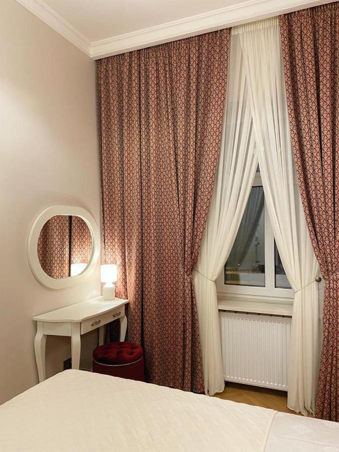 Grand De Luxe Residence Lviv Exteriör bild
