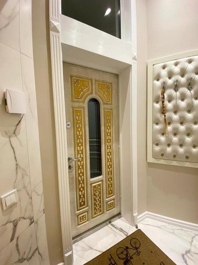 Grand De Luxe Residence Lviv Exteriör bild