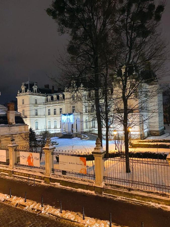 Grand De Luxe Residence Lviv Exteriör bild